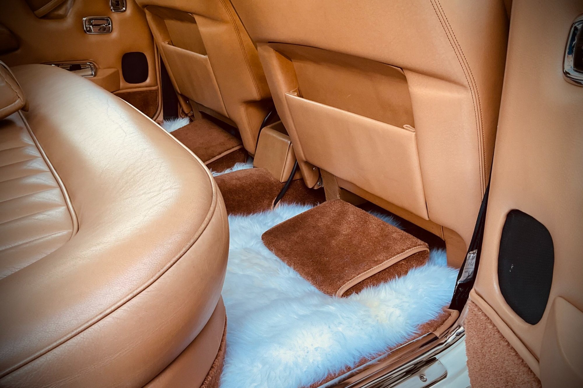 Rolls-Royce Silver Shadow leather interior